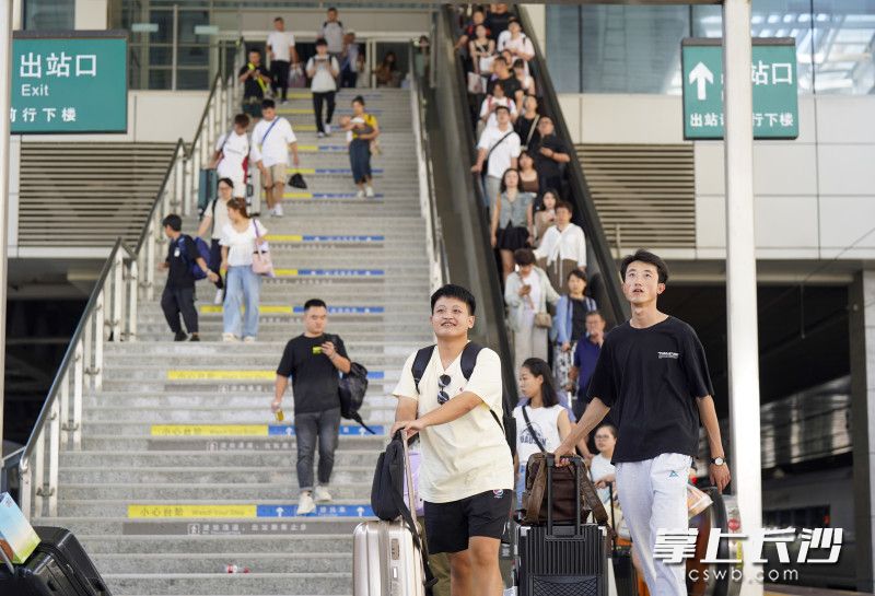 各大院校集中開學(xué),，學(xué)生客流明顯上升,。