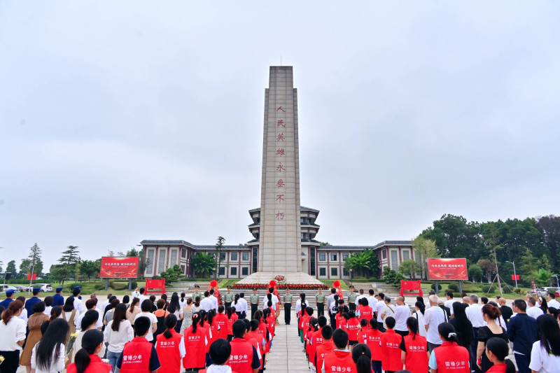 30日,，烈士紀念日向人民英雄敬獻花籃儀式在湖南革命陵園舉行。均由活動主辦方供圖,。