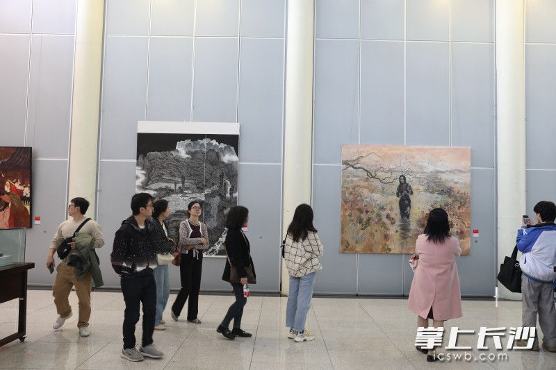 第三屆“丹青湖湘——2023湖南群文美術作品年展”在湖南省文化館舉行,。均為長沙晚報通訊員 徐卓俊 攝