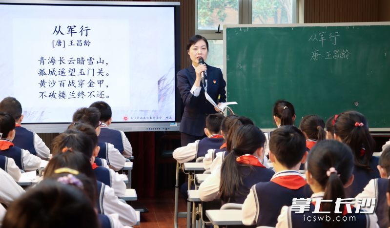 今日活動現(xiàn)場的“學(xué)習(xí)共同體”課堂展示。