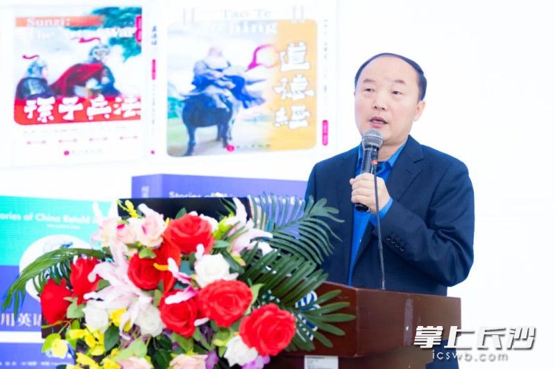 胡敏教授以“家有兒女要留學(xué)”為主題給長沙家長和學(xué)生講座中。長沙晚報通訊員 鐘鳴 攝