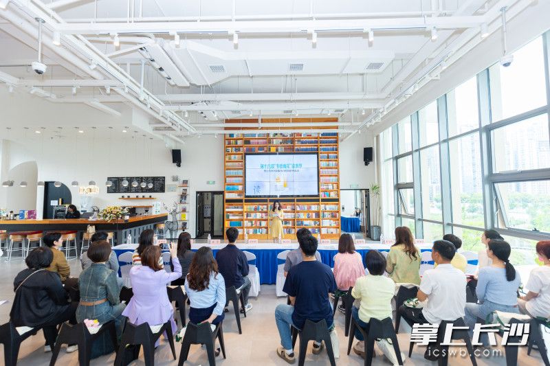 4月24日,，樂之書店雨花店里,，第十六屆“書香雨花”讀書節(jié)啟動式暨清廉雨花讀書活動如約而至,。