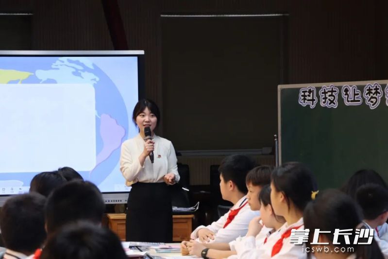 多學(xué)科融合為同學(xué)們打開(kāi)了新視野,，讓思政課堂擁有無(wú)限可能。