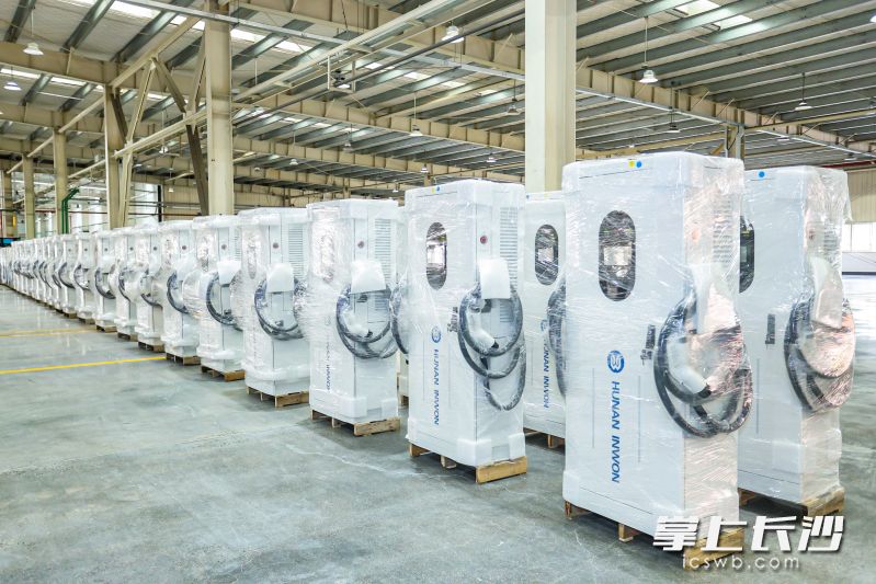 120kW的充電樁6月份研發(fā)升級(jí)版,，并完成小批量量產(chǎn),，已接到訂單超500臺(tái),。企業(yè)供圖