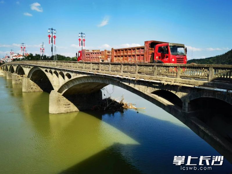 浯口大橋荷載試驗(yàn)場(chǎng)景,。長沙晚報(bào)通訊員 李淵沅 攝