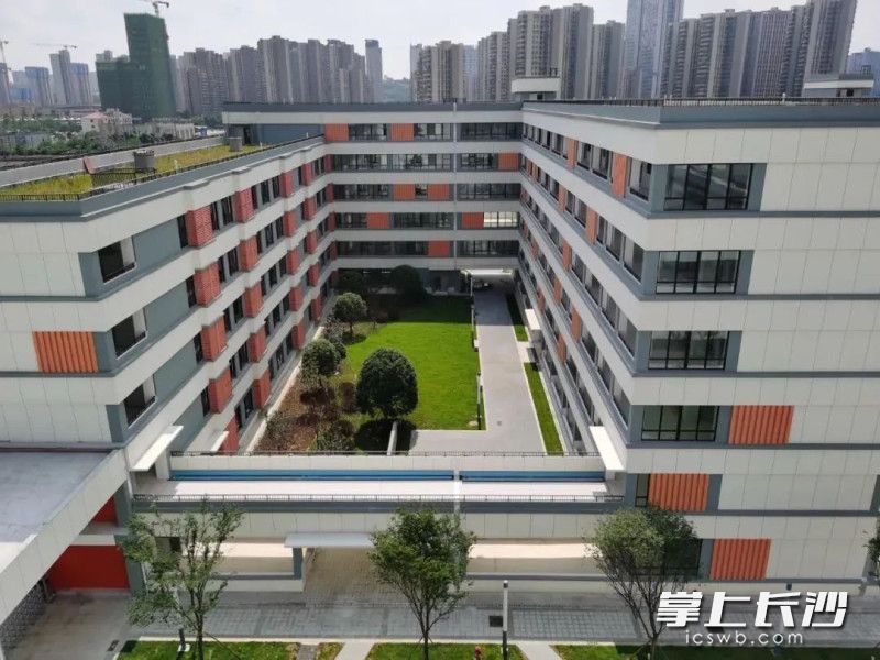 建成的長沙市一中東山學(xué)校,。