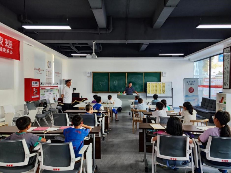 傳授相關(guān)習(xí)字經(jīng)驗(yàn),。南市社區(qū)供圖