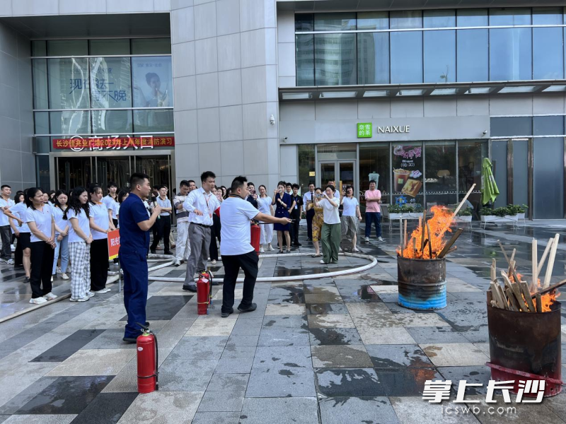 芙蓉區(qū)消防救援大隊持續(xù)開展消防安全“五進”活動，開展消防知識培訓(xùn),。長沙晚報通訊員 謝夢嘉 供圖