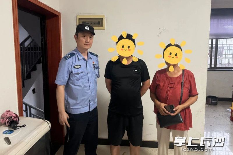 在民警的幫助下，老人終于找到了兒子,。長(zhǎng)沙晚報(bào)通訊員譚夢(mèng)媛攝