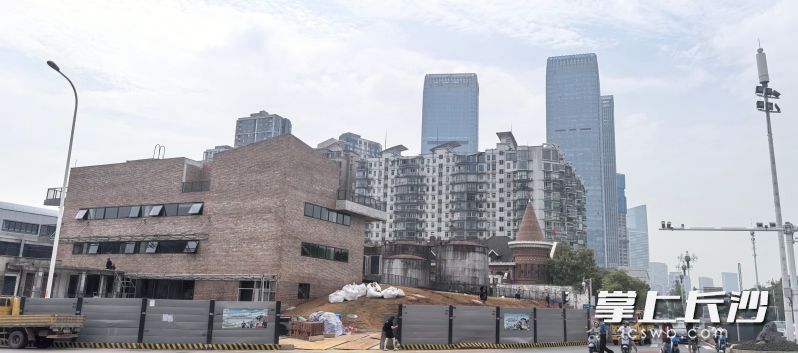 長沙油脂廠工業(yè)遺存有機(jī)更新項(xiàng)目正在搶抓工期,。天心區(qū)供圖
