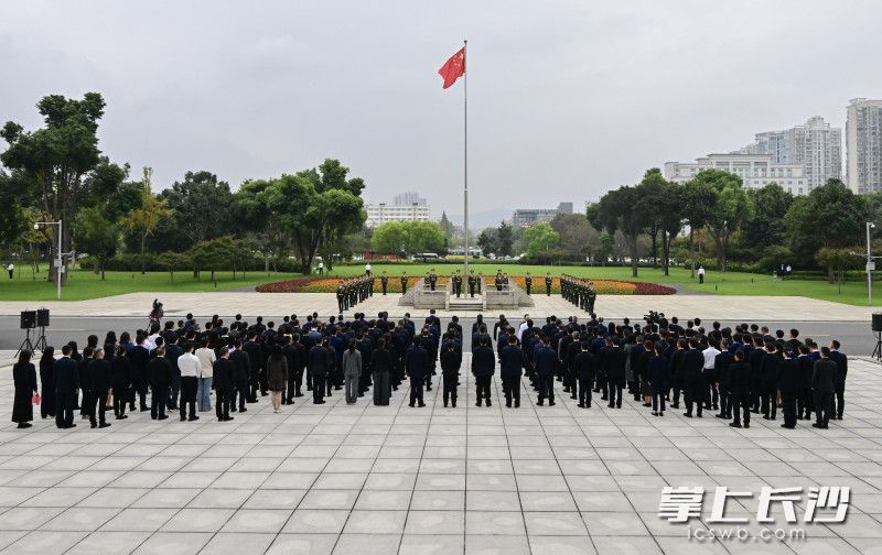 五星紅旗冉冉升起,。均為長(zhǎng)沙晚報(bào)全媒體記者 余劭劼 攝