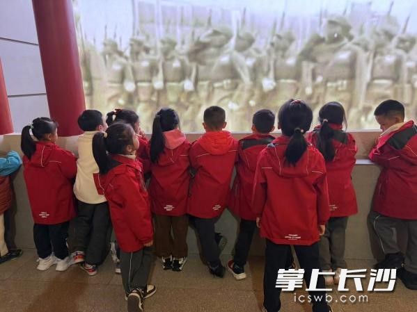 這是孩子們成長路上一堂生動的愛國主義教育課,。