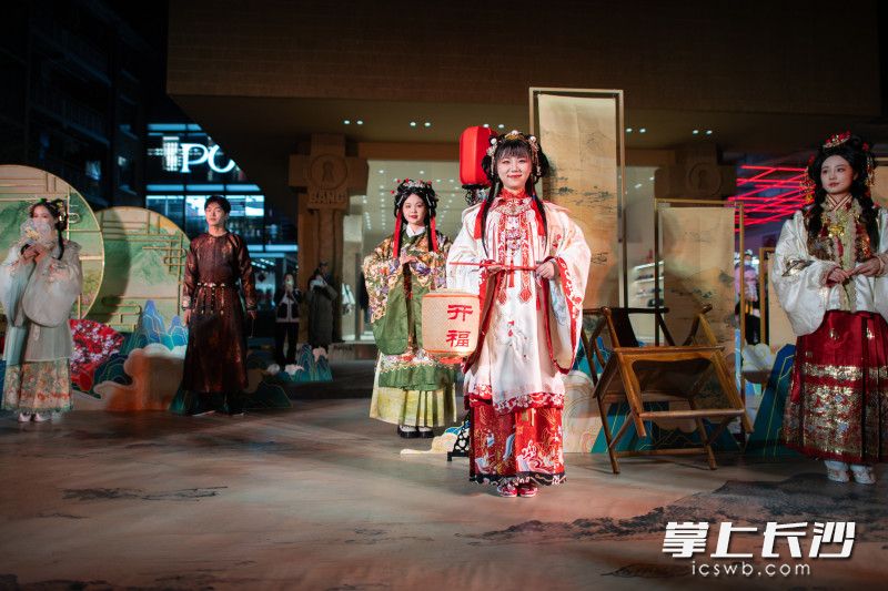傳統(tǒng)和時尚交融的潮宗街,。 長沙晚報全媒體記者 黃啟晴 攝