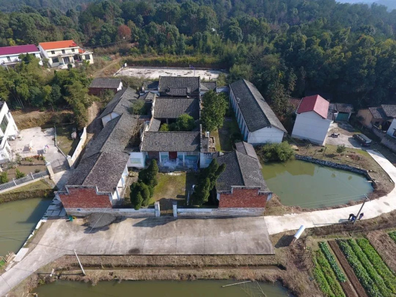 常大淳，湖南衡陽人,，被譽為清末湖南四大藏書家之首,，置室潭蔭閣，藏書四萬種,，碑刻千本,，硯石數(shù)百，名冠湖南,。光緒年間,，其族人在長沙縣北山鎮(zhèn)建有常氏祠堂。圖片來源于長沙縣文化旅游廣電體育局,。