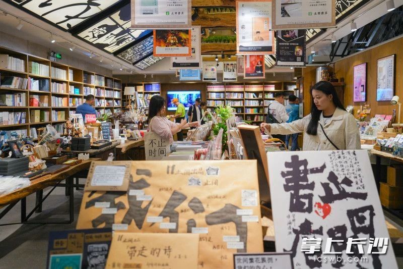 4月19日，止間書店總店（建湘路店）復(fù)業(yè)重啟,。鄒麟 攝