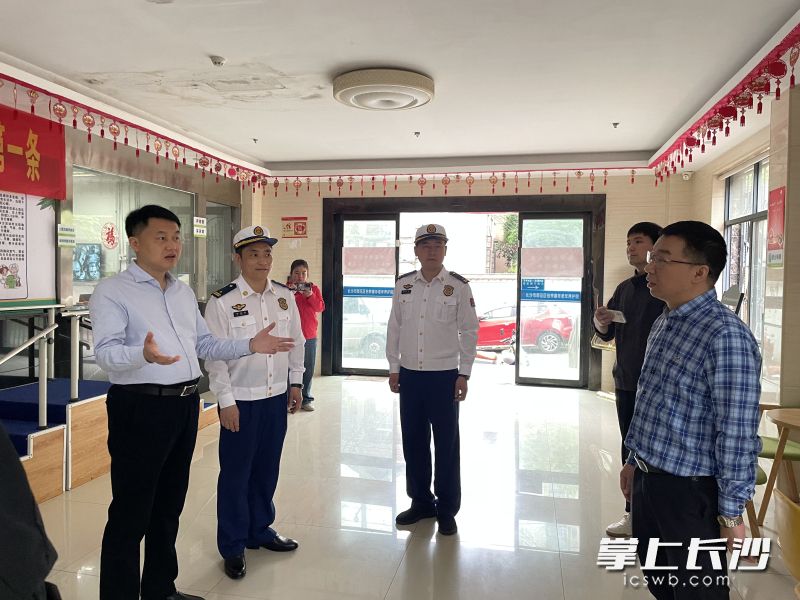 雨花區(qū)進(jìn)行節(jié)前消防安全檢查,。 長沙晚報通訊員 楊慧 攝