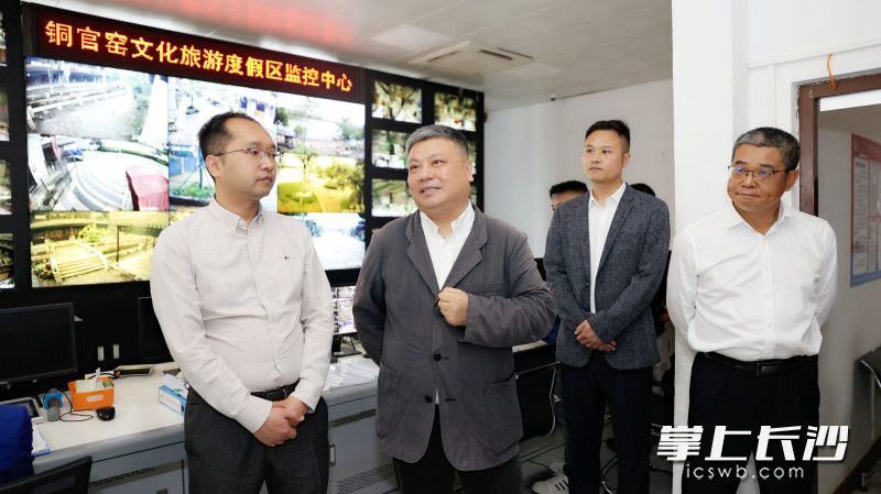 陳剛率文旅廣電,、資規(guī),、衛(wèi)健、城管等部門,，深入銅官窯文化旅游度假區(qū)督導(dǎo)檢查安全生產(chǎn)工作,。 均為長沙晚報全媒體記者盛磊攝