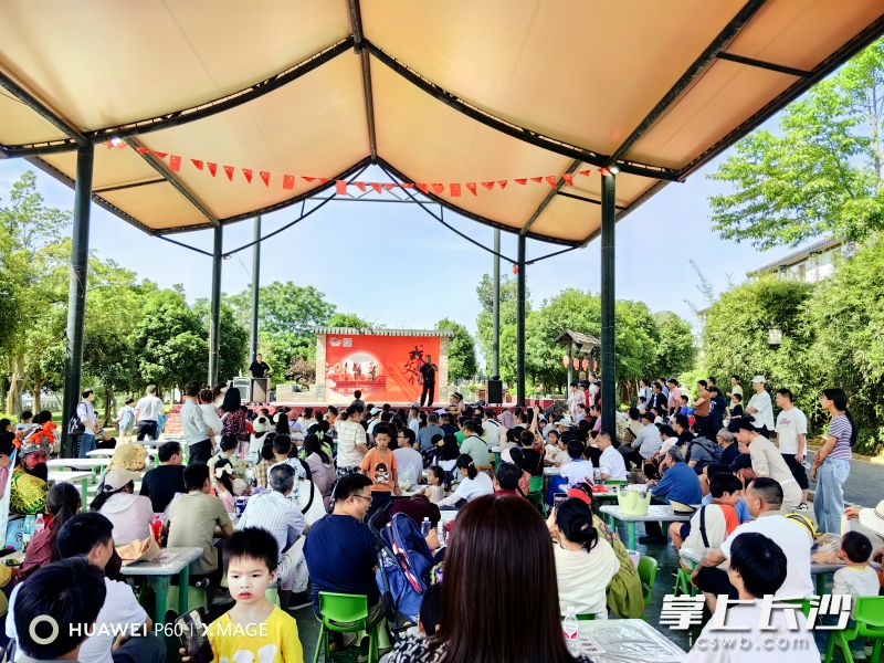 關山古鎮(zhèn)國風活動盛宴吸睛,，精彩演藝引來游客好評如潮。