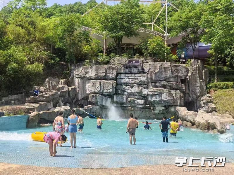 五一假期,，灰湯溫泉旅游度假區(qū)接待游客超2萬人次,。