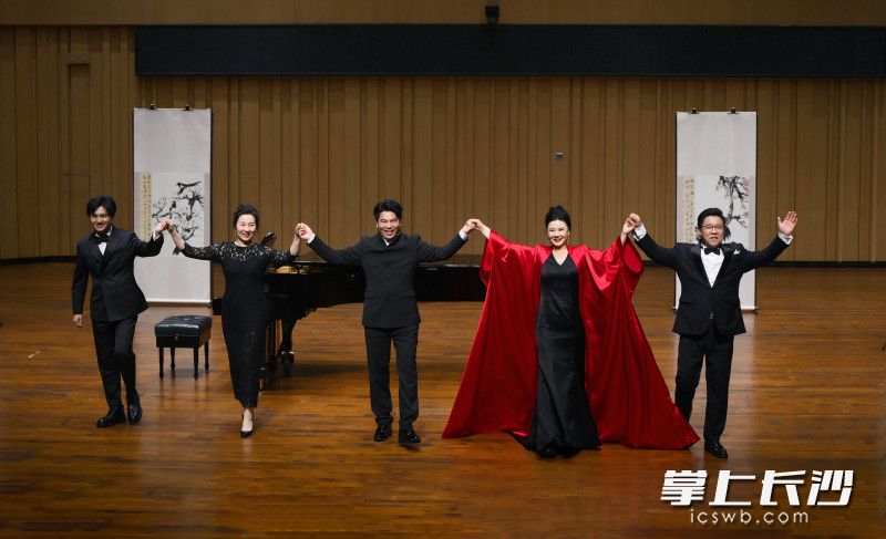五位藝術(shù)家同框,。均為通訊員 供圖
