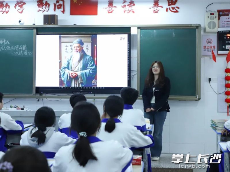 金海高中青年教師成長學(xué)院與學(xué)校教科院聯(lián)動,，9大學(xué)科、4個賽組,、40位青年教師參加賽課活動,。長沙晚報通訊員 李晴 攝