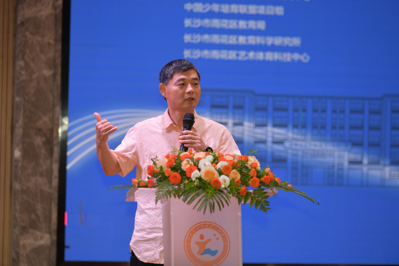 在課例研討結(jié)束后,，湖南師范大學(xué)教育科學(xué)學(xué)院院長(zhǎng)劉鐵芳教授做了《興發(fā)何以可能》的專題講座,。