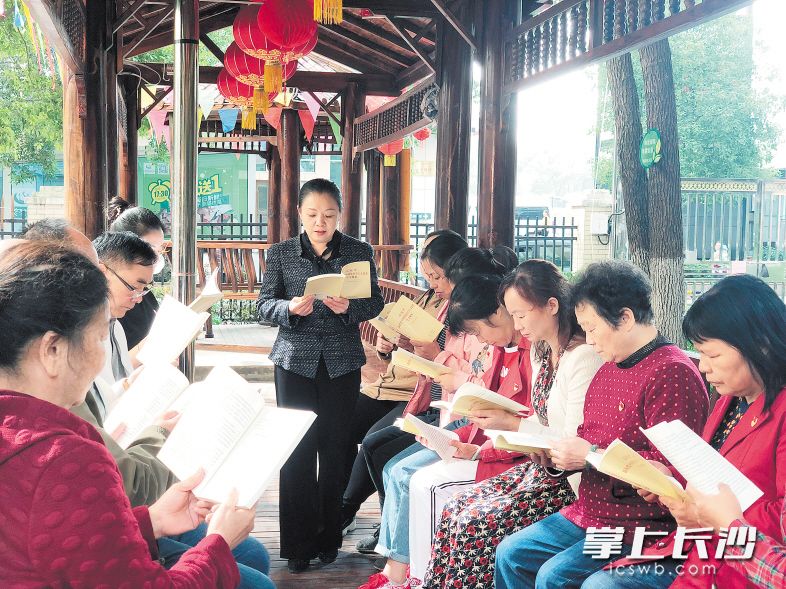 朝陽(yáng)街道凱通國(guó)際城小區(qū)通過(guò)黨建引領(lǐng)打造多方聯(lián)動(dòng)的治理架構(gòu)，建設(shè)和美新家園,。最近,，該小區(qū)的二期小區(qū)黨支部被評(píng)為市級(jí)示范化“五化”黨支部。 張倩怡 攝