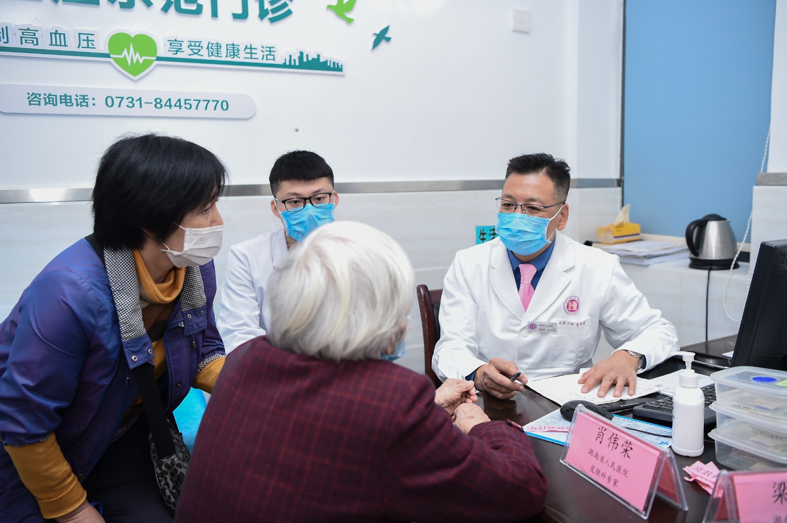 省人民醫(yī)院專家為居民義診,。長沙晚報通訊員 彭婧 禹艷群 供圖