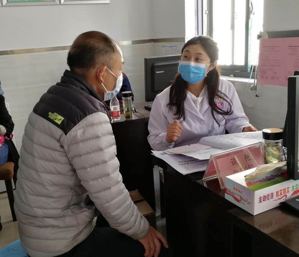 健康保健專家談艷為居民看診