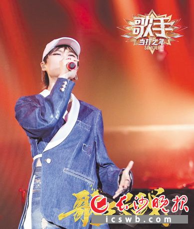 李宇春擔(dān)任華晨宇的幫唱嘉賓,。均為節(jié)目組供圖