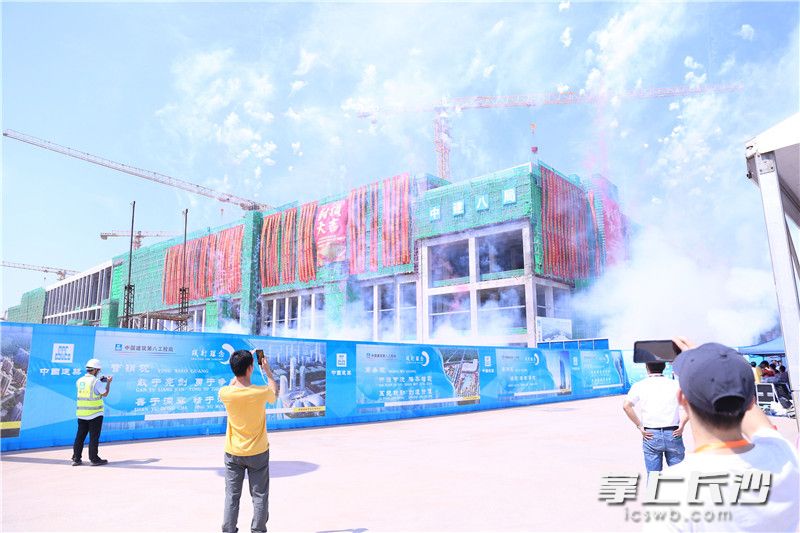 惠科主廠房建筑面積64萬平方米,，相當(dāng)于8個“水立方”。長沙晚報全媒體記者 顏開云 李廣軍 攝影報道