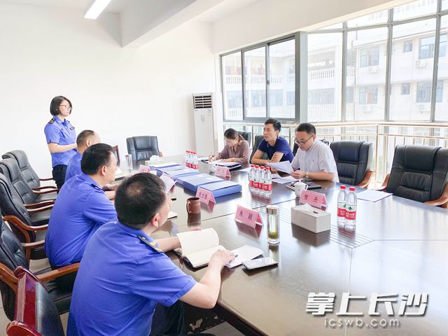督導(dǎo)組通過(guò)座談會(huì),、查閱資料,、現(xiàn)場(chǎng)查看的形式對(duì)交通問(wèn)題頑瘴痼疾集中整治工作開(kāi)展情況進(jìn)行督查。通訊員 陳佳