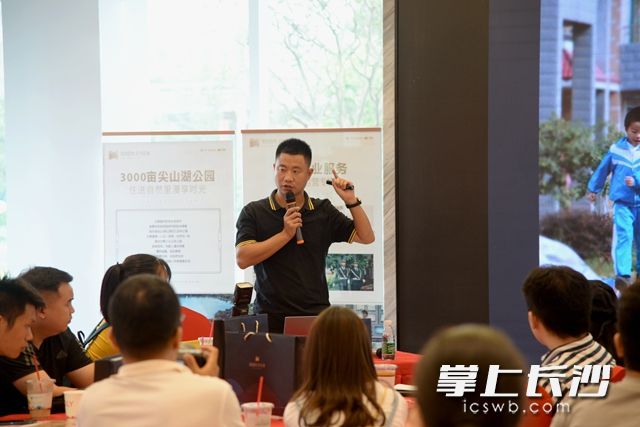 講座邀請長沙晚報掌上長沙視頻部副主任,、影像事業(yè)部副總監(jiān)王志偉現(xiàn)場授課,。黃榮佳 攝
