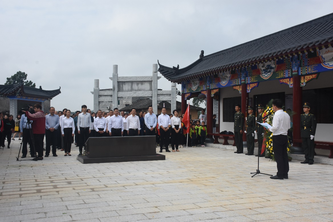 瀏陽市社港鎮(zhèn)在新落成的烈士陵園舉行烈士紀(jì)念日系列活動,。均為長沙晚報通訊員林曉煒供圖