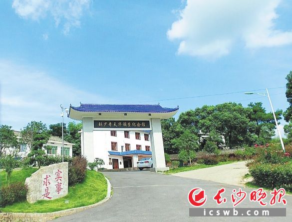 近年來(lái)，天華村聚焦全域旅游和美麗鄉(xiāng)村建設(shè),，處處青山碧水,、花果飄香,，呈現(xiàn)出一片鄉(xiāng)村振興的嶄新圖景。長(zhǎng)沙晚報(bào)通訊員 盛磊 攝