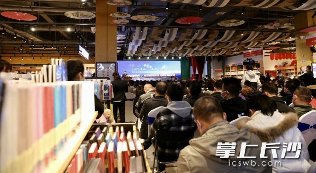 第三屆中國民營實(shí)體書店經(jīng)營管理交流會(huì)在瀏陽舉行。長沙晚報(bào)全媒體記者 顏開云 攝