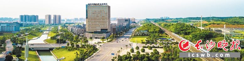以綠色為底色,，以智能拼未來，雨花經開區(qū)積極搶占先進制造業(yè)的“智”高點,。雨花經開區(qū)供圖