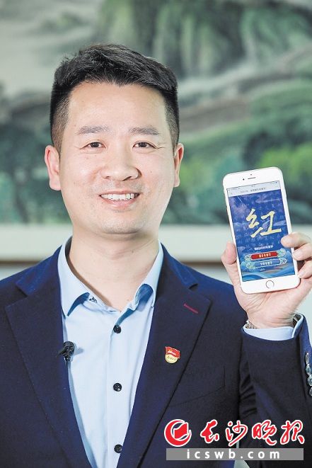 胡超推薦“紅”為2020年湖南年度字,。長沙晚報全媒體記者 董陽 攝