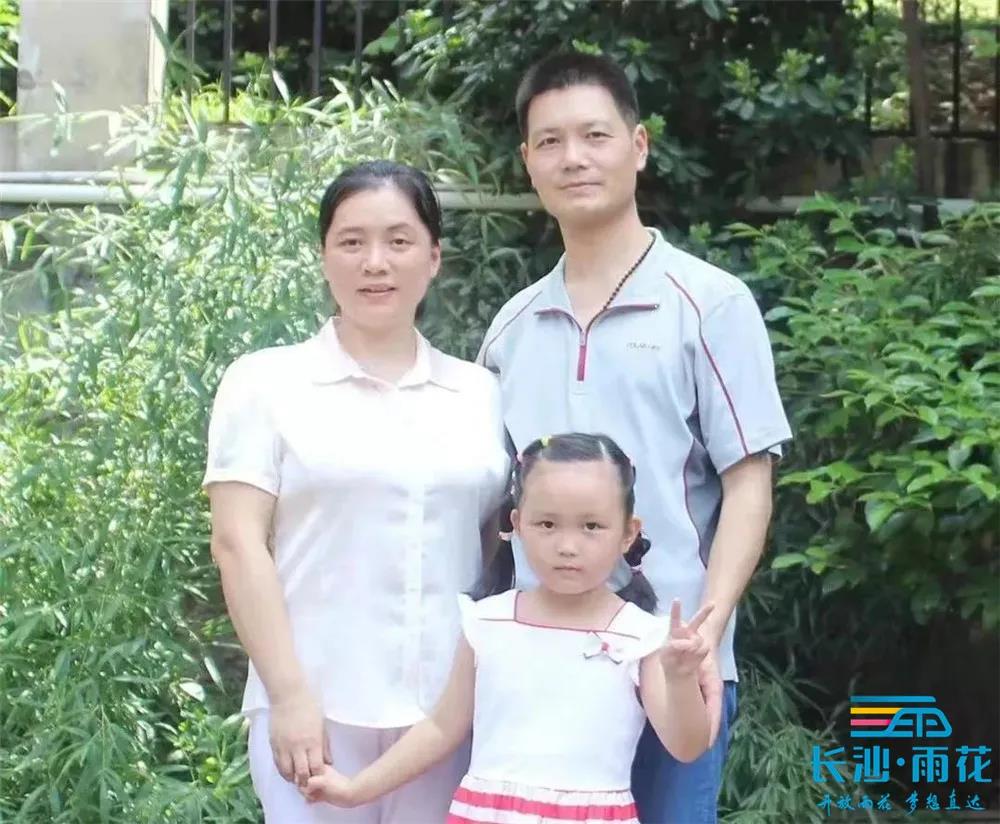劉娟娟家庭,。