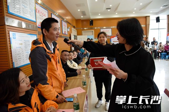 必答題環(huán)節(jié)，大家展現(xiàn)了扎實的黨史知識儲備和沉穩(wěn)的心理素質(zhì),。