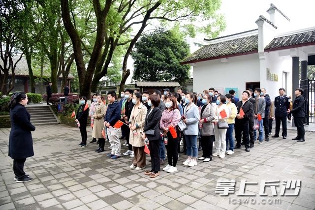 4月17日,，東方紅街道華盛社區(qū)組織黨員、入黨積極分子開展“學史增信” 黨史學習教育,。
