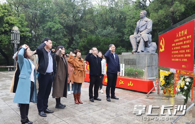 近日,，高新區(qū)雅禮麓谷中學(xué)黨支部赴祁陽開展黨史學(xué)習(xí)教育。