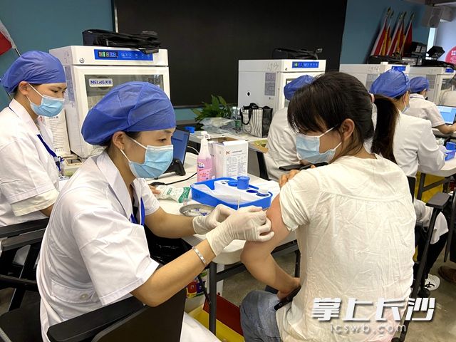 疫苗接種上門服務便利了群眾，受到企業(yè)和員工的贊賞,。