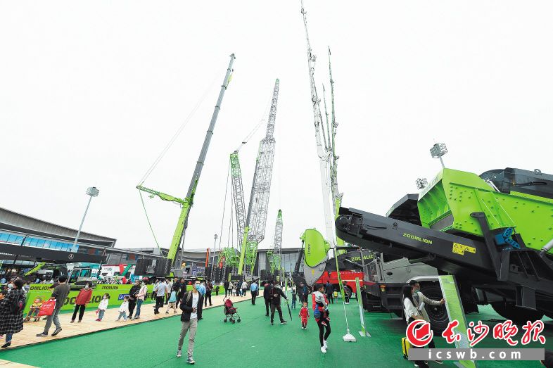 展會期間,，中聯(lián)重科累計斬獲訂單超52億元。