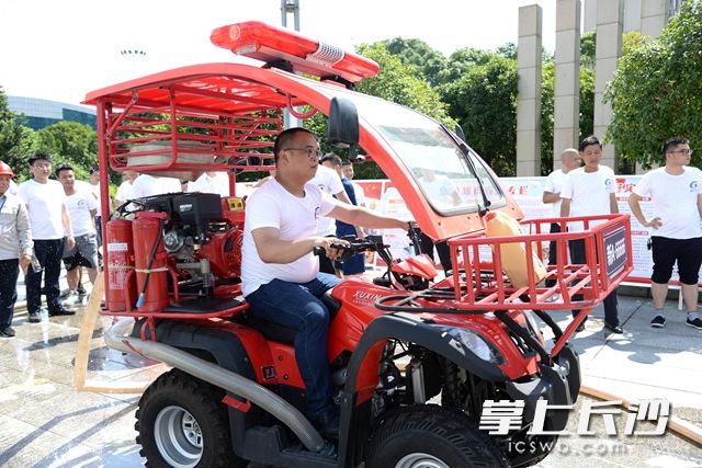 麓谷街道13個社區(qū)微型消防站均配備齊全微型消防摩托車及其它應急裝備。
