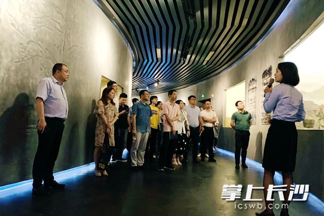 6月17日，長沙高新區(qū)2021年度招商人才培養(yǎng)與能力建設(shè)培訓(xùn)班第四次學(xué)習(xí)走進園區(qū)標(biāo)桿企業(yè)中聯(lián)重科麓谷工業(yè)園,。