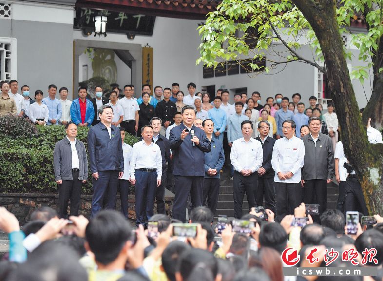 2020年9月17日下午,，中共中央總書記,、國家主席、中央軍委主席習近平在湖南大學考察時,，同師生們親切交流,。新華社記者 岳月偉 攝（資料圖片）