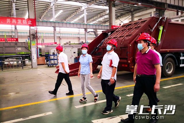 8月4日,，高新區(qū)招商合作局組成的聯(lián)動(dòng)防控工作小組,，前往聯(lián)點(diǎn)企業(yè)盈峰環(huán)境指導(dǎo)疫情防控工作。