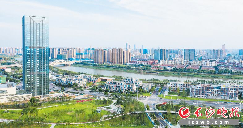 長(zhǎng)沙連續(xù)13年獲評(píng)中國(guó)最具幸福感城市,，近3年流入青年人才40多萬(wàn)。圖為吸引了眾多青年人才的馬欄山視頻文創(chuàng)產(chǎn)業(yè)園,。長(zhǎng)沙晚報(bào)全媒體記者 鄒麟 攝