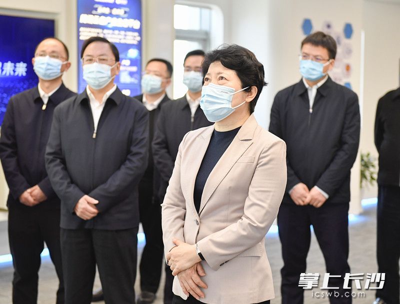 3月9日上午，省委常委,、市委書記吳桂英在湖南湘江新區(qū)調(diào)研時,，走進騰訊云啟產(chǎn)業(yè)基地。均為長沙晚報全媒體記者 余劭劼 攝